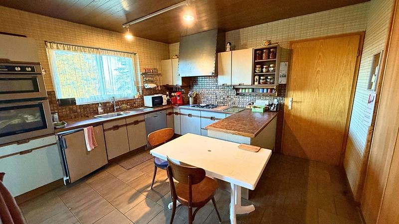 Maison - 225 m² - 8 pièces