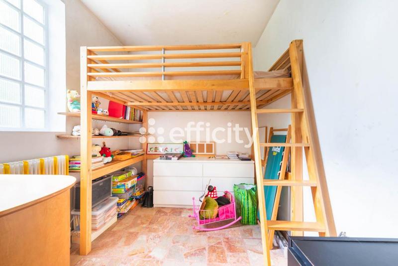 Maison - 209 m² - 7 pièces