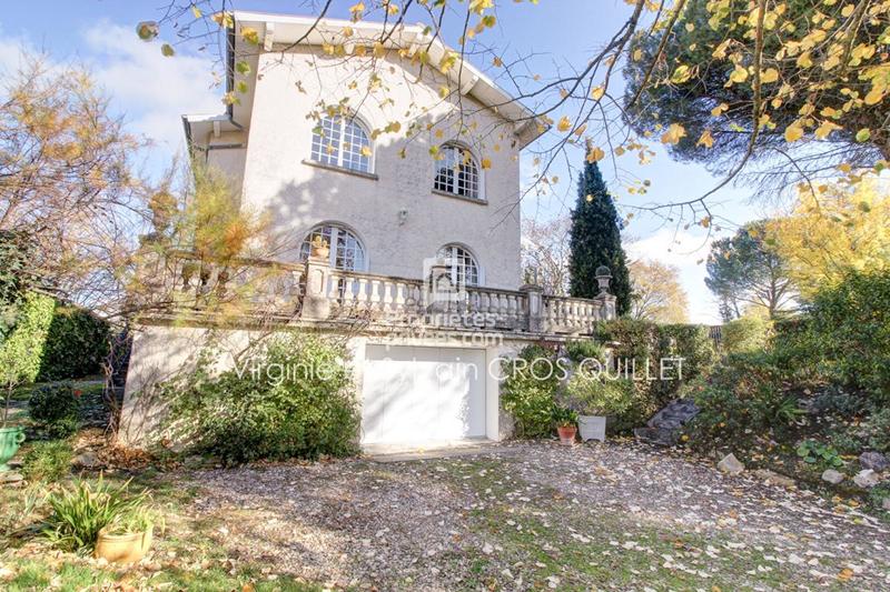 Maison - 215 m² - 8 pièces