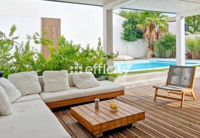 Villa - 208 m² - 9 pièces