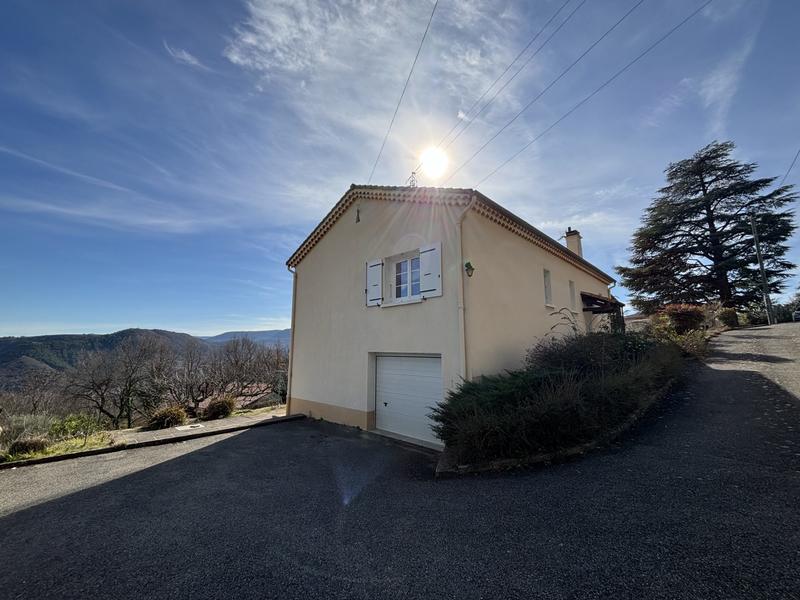 Maison - 140 m² - 5 pièces