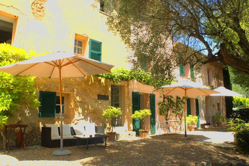 Maison - 300 m² - 12 pièces