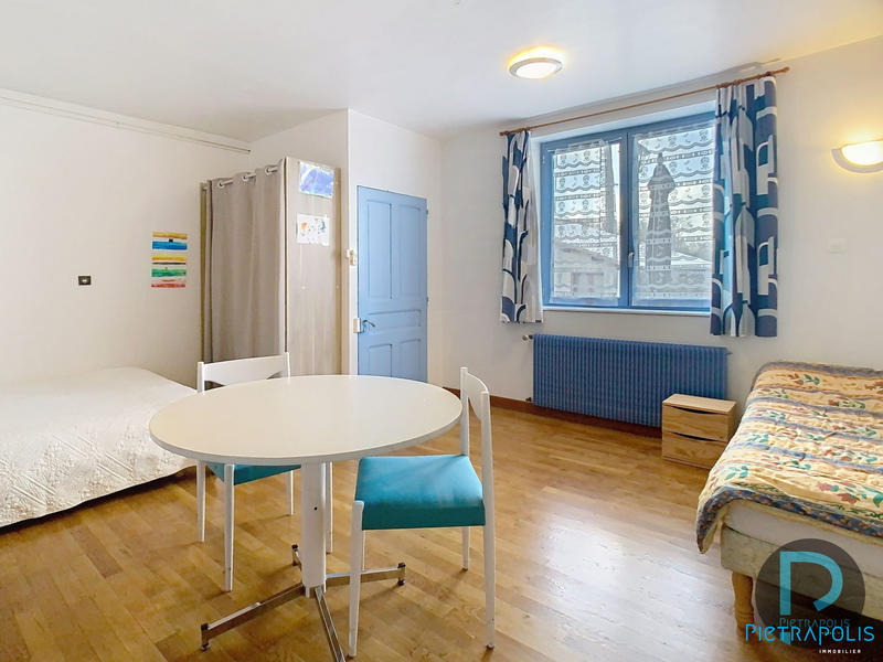 Maison - 201 m² - 8 pièces