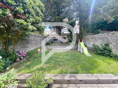 Propriété - 273 m² - 6 pièces