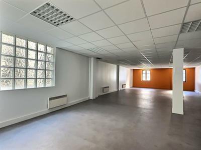 Local commercial - 250 m² - 5 pièces