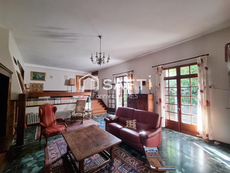 Maison - 224 m² - 8 pièces