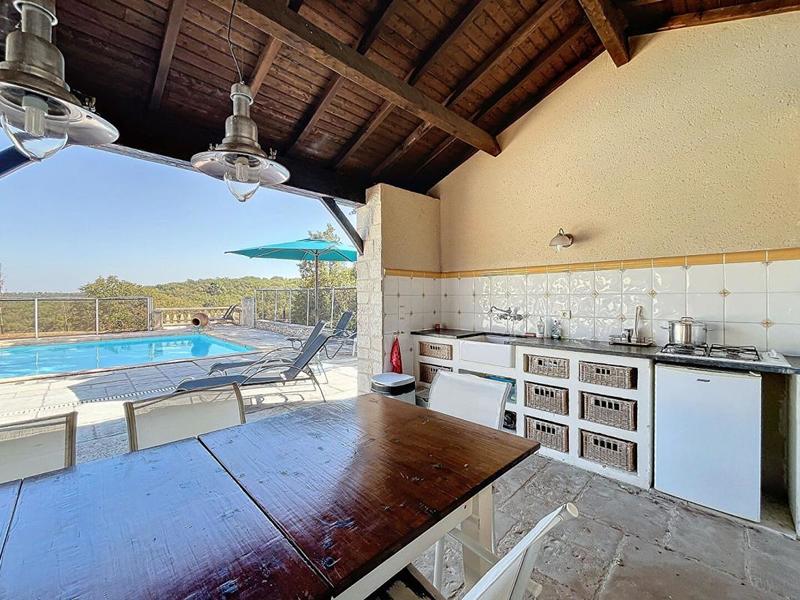 Maison - 350 m² - 12 pièces