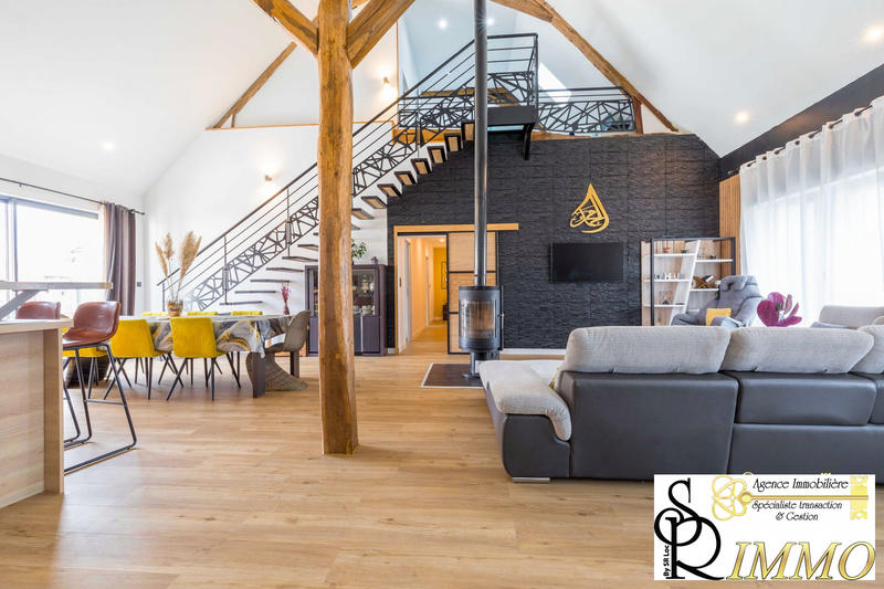 Maison - 201 m² - 7 pièces