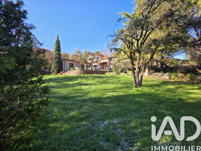 Maison - 210 m² - 6 pièces