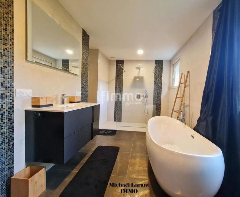 Maison - 484 m² - 7 pièces