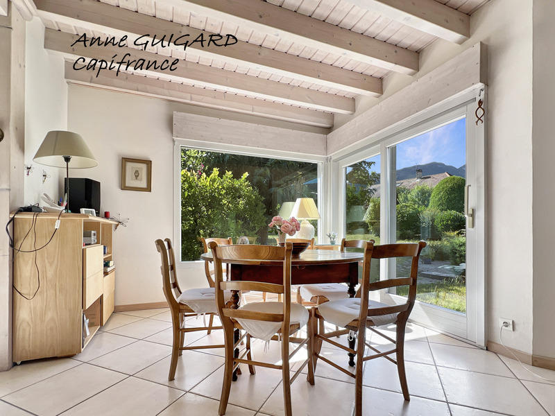 Maison - 232 m² - 7 pièces