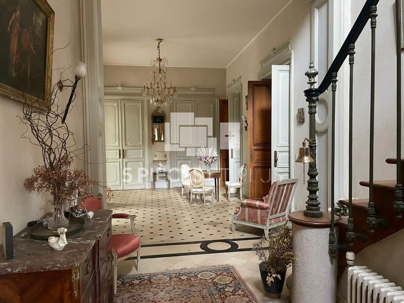 Hôtel particulier - 600 m² - 10 pièces