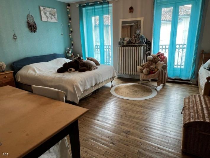 Maison - 212 m² - 7 pièces