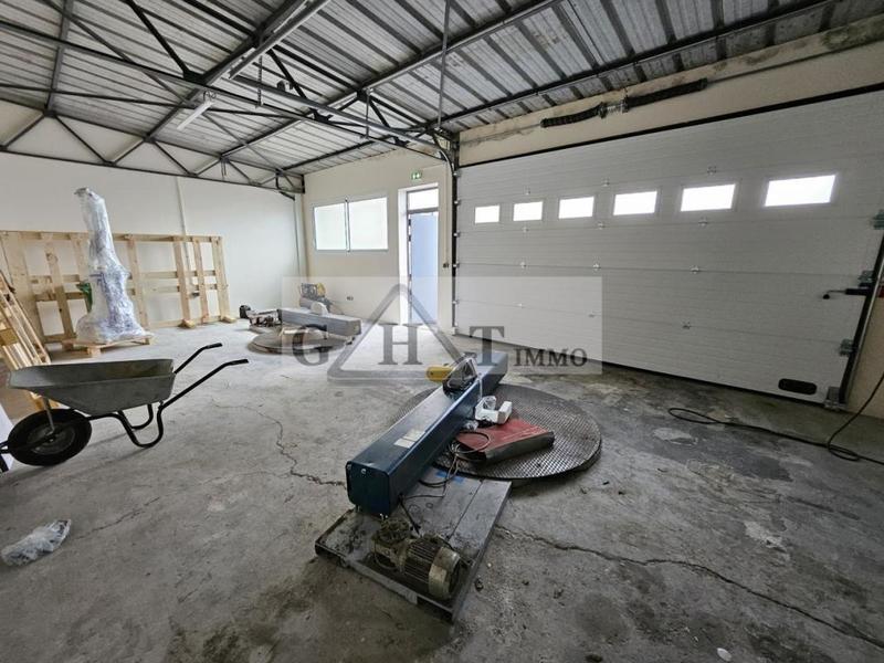 Entrepôt - 2 352 m²