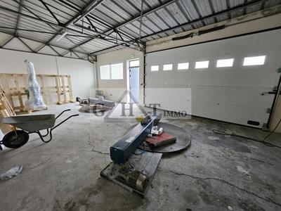 Entrepôt - 2 352 m²