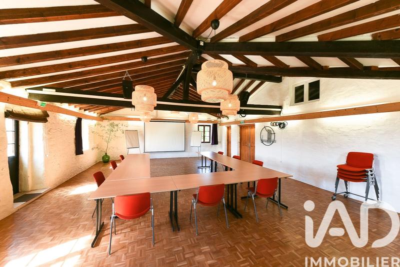 Maison - 1 200 m² - 37 pièces