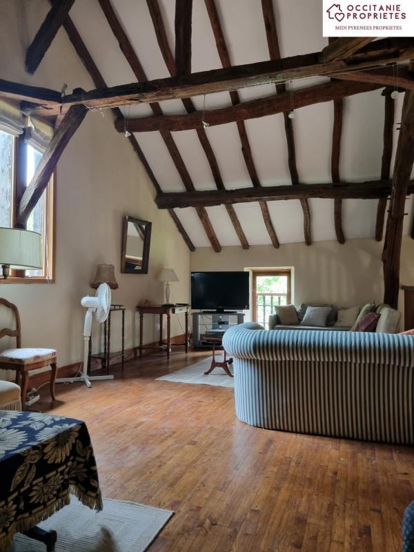 Maison - 212 m² - 12 pièces