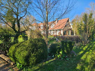 Maison - 200 m² - 7 pièces