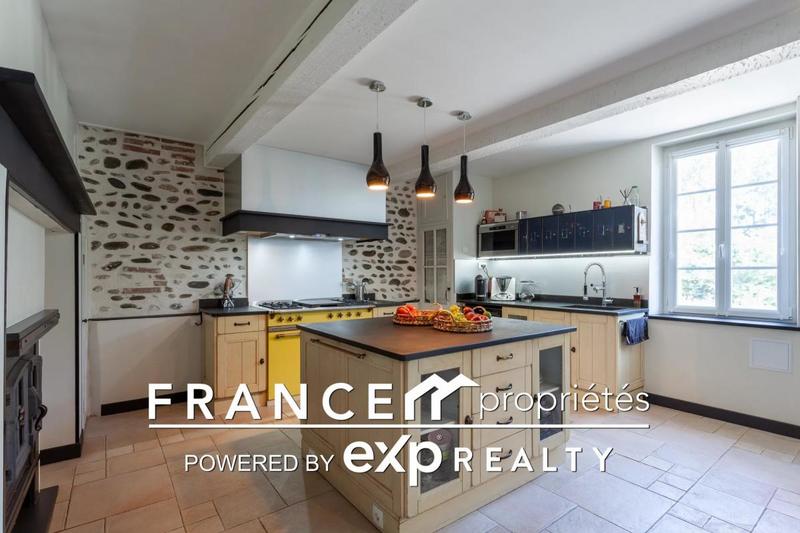 Maison - 245 m² - 7 pièces