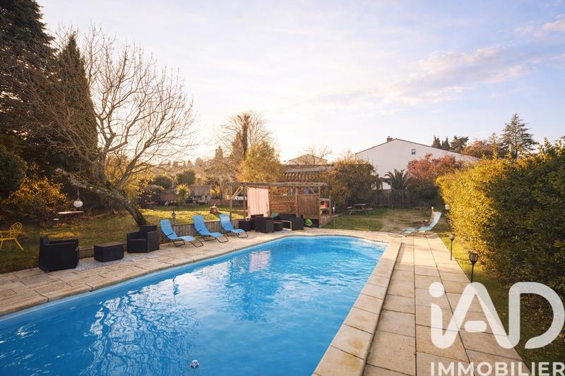 Maison - 222 m² - 10 pièces