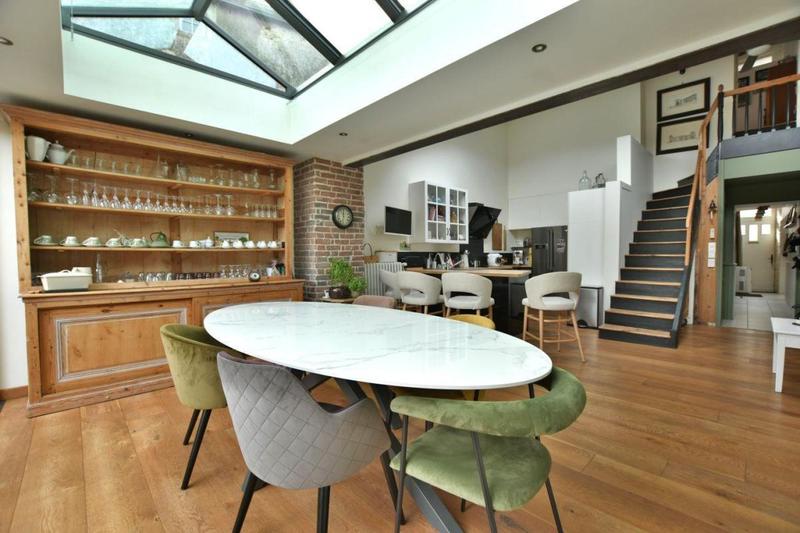 Maison - 208 m² - 7 pièces