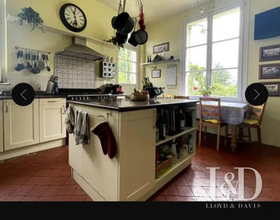 Maison - 420 m² - 16 pièces