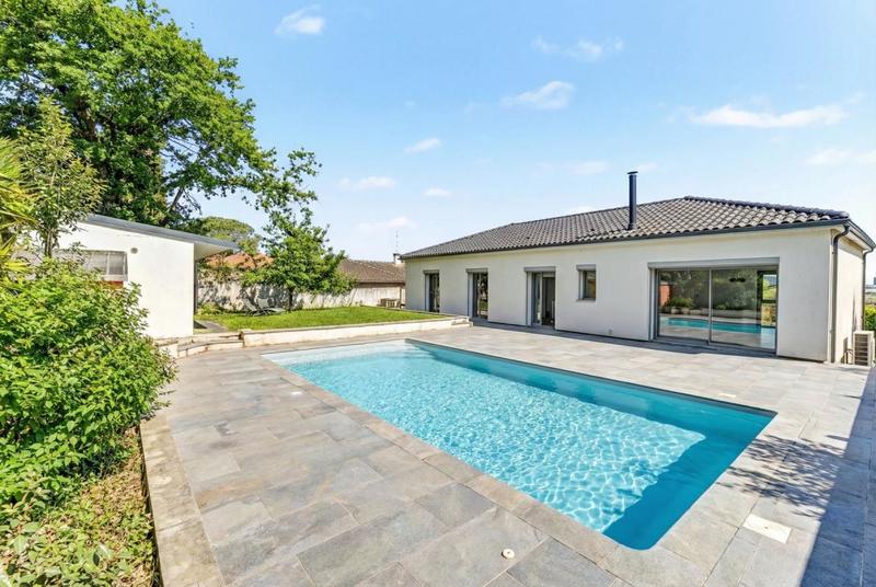 Demeure - 287 m² - 11 pièces