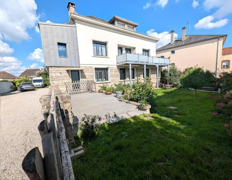 Maison - 340 m² - 10 pièces
