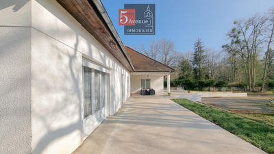 Maison - 450 m² - 9 pièces