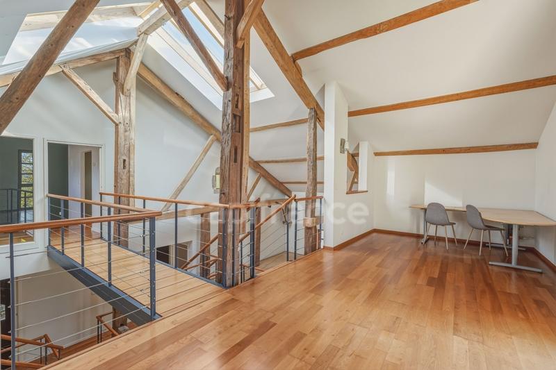 Maison - 328 m² - 8 pièces