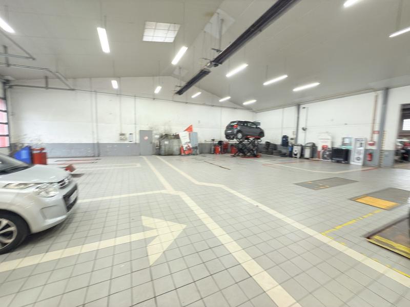 Local commercial - 2 654 m² - 10 pièces