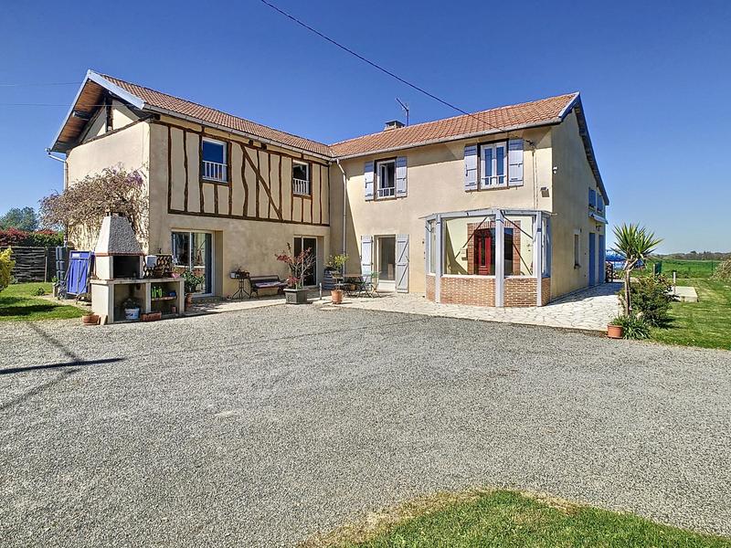 Maison - 256 m² - 10 pièces