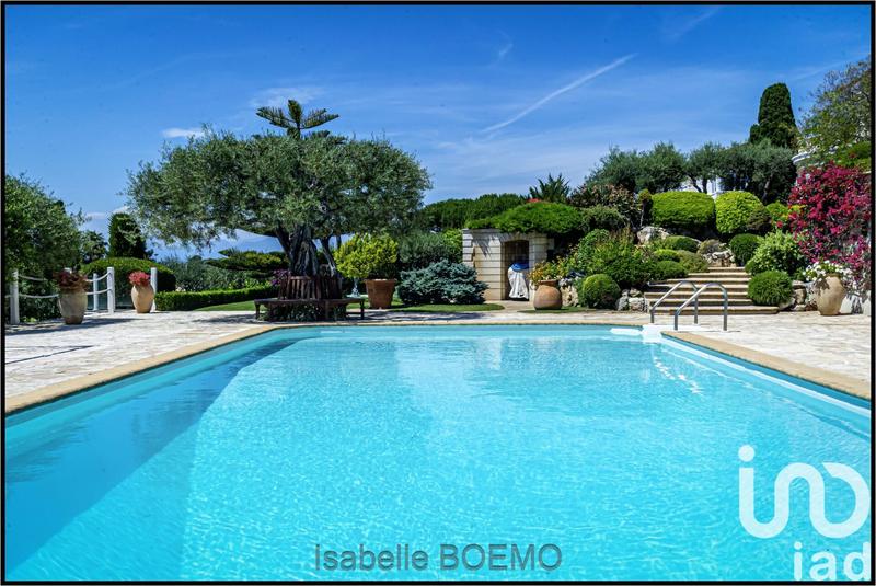 Maison - 555 m² - 15 pièces