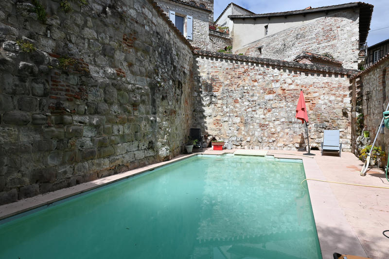 Maison - 208 m² - 9 pièces