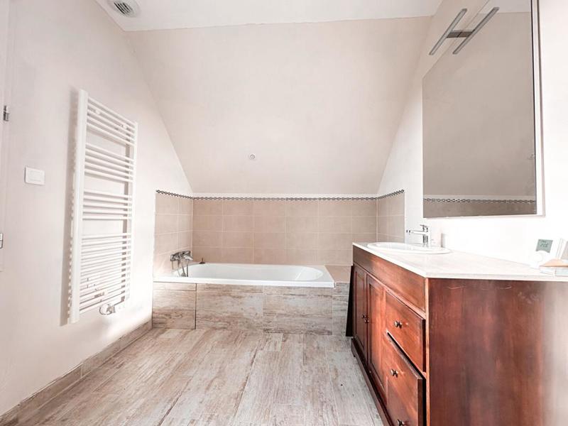 Maison - 196 m² - 8 pièces