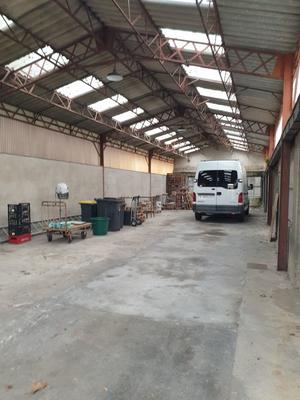 Local d'activité / Entrepôt - 1 251 m² - 29 pièces