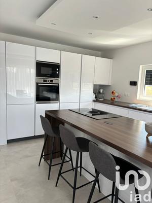 Maison - 143 m² - 8 pièces