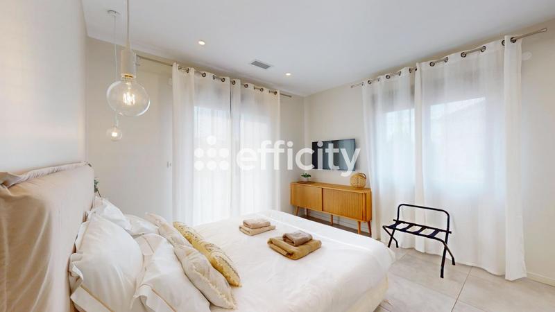 Maison - 186 m² - 8 pièces