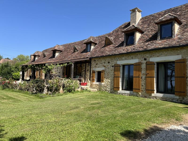 Maison traditionnelle - 213 m² - 6 pièces
