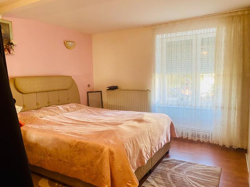 Maison - 252 m² - 10 pièces