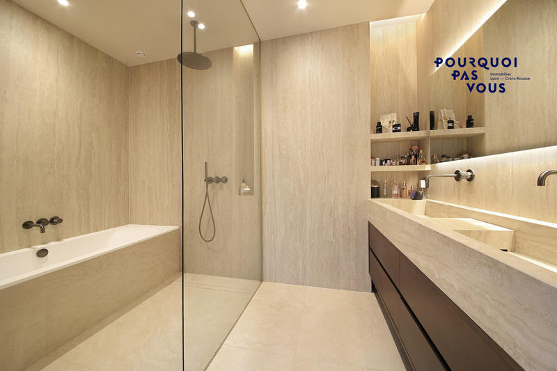 Maison - 360 m² - 6 pièces