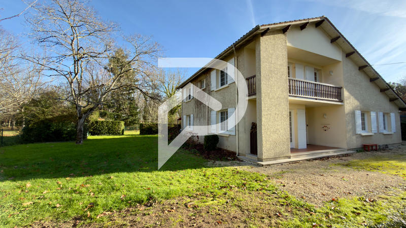 Maison - 204 m² - 7 pièces