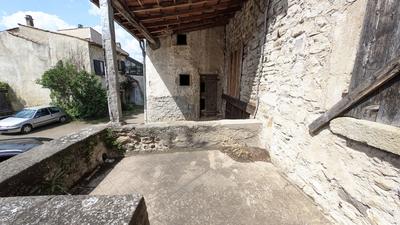 Maison ancienne - 200 m² - 3 pièces