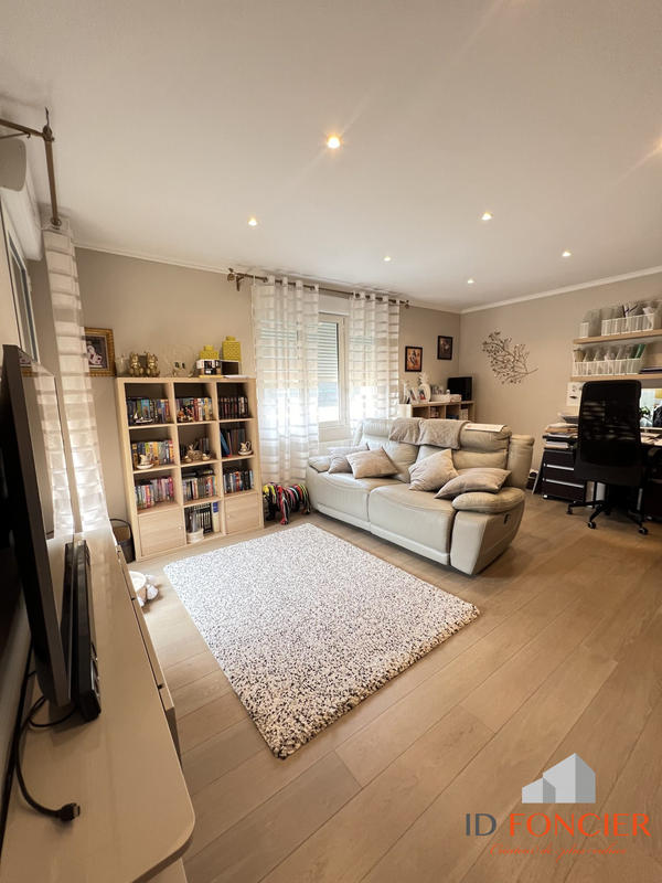 Maison - 220 m² - 9 pièces