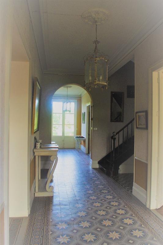 Maison traditionnelle - 720 m² - 19 pièces