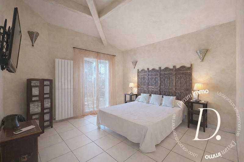 Villa - 270 m² - 8 pièces