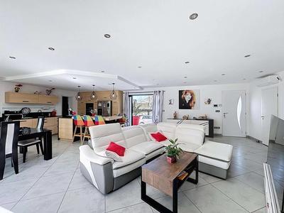 Maison - 143 m² - 5 pièces