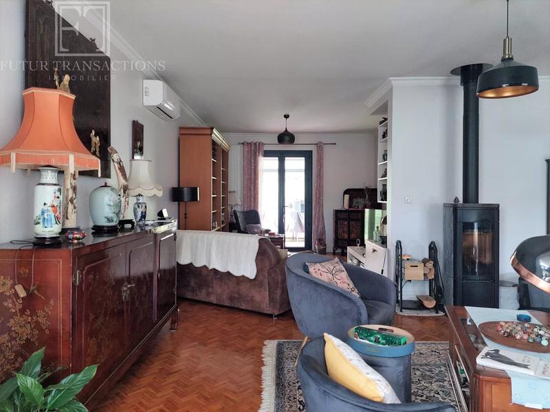 Maison - 207 m² - 9 pièces