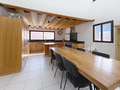 Maison - 250 m² - 7 pièces