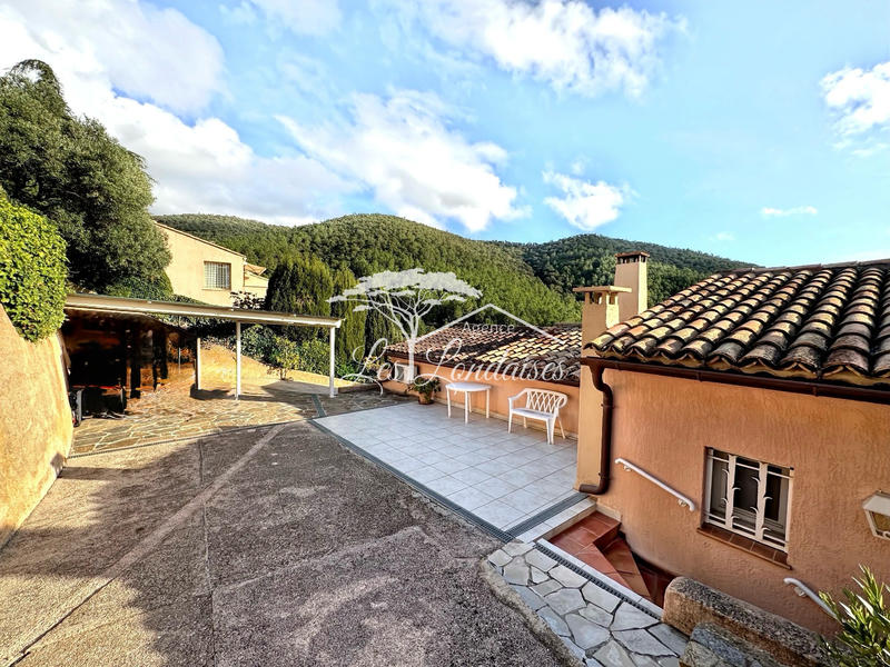 Maison - 229 m² - 11 pièces